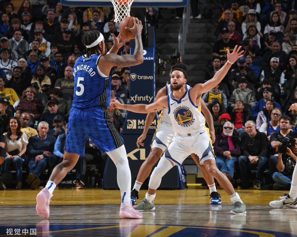 持对抗性的 持对抗性的